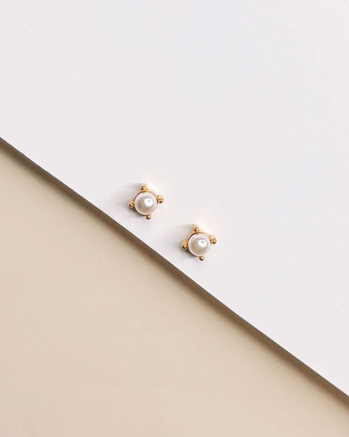 Taylor Mini Classic Round Imitation Pearl Gold Studs