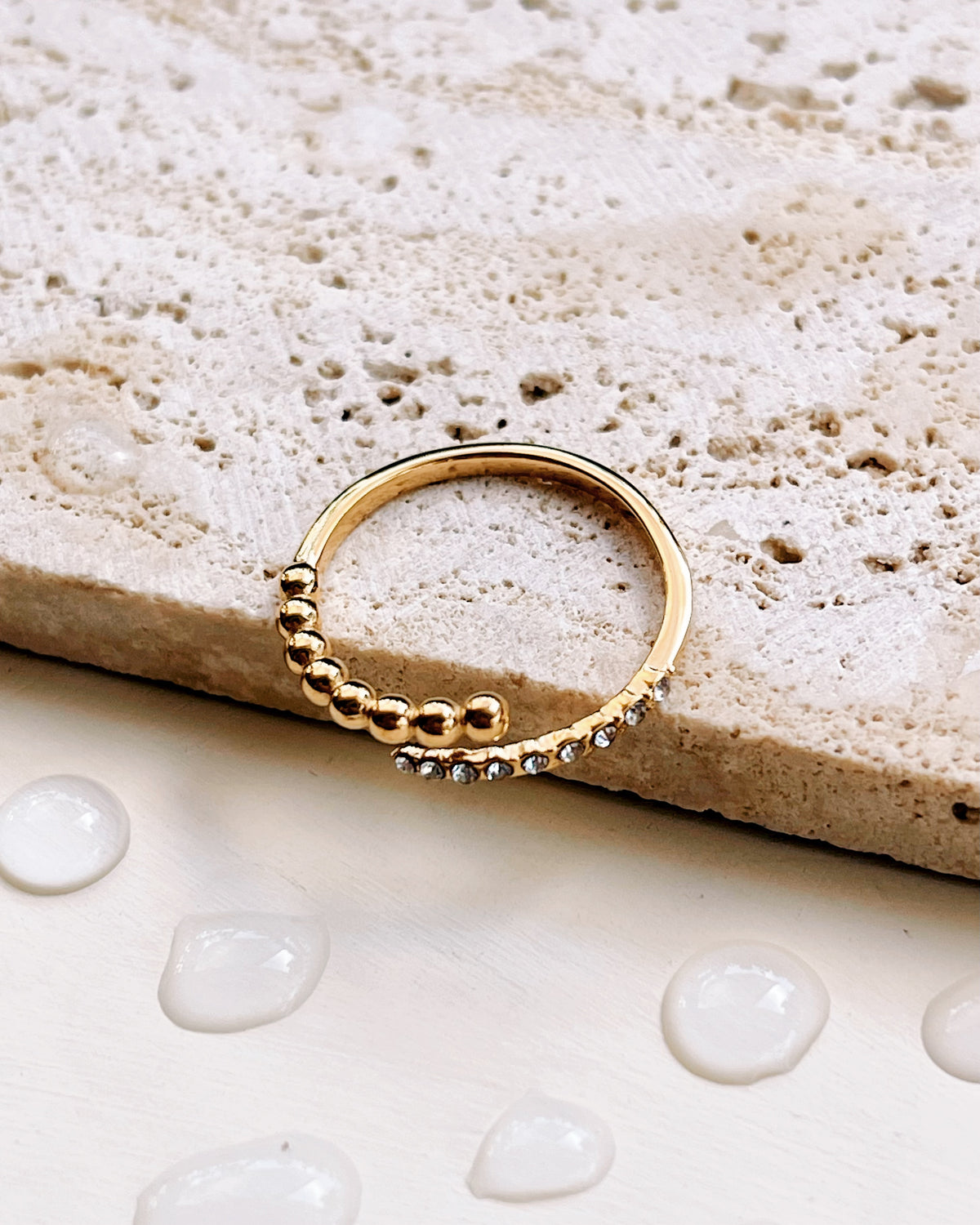 Gigi Zircon Paved and Ball Beads Interlock Design Minimalist Gold Ring