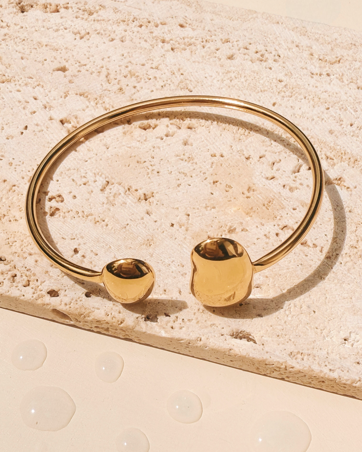 Junna Dual Tip Irregular Bean Shaped Rounded Flat Design Gold Bangle