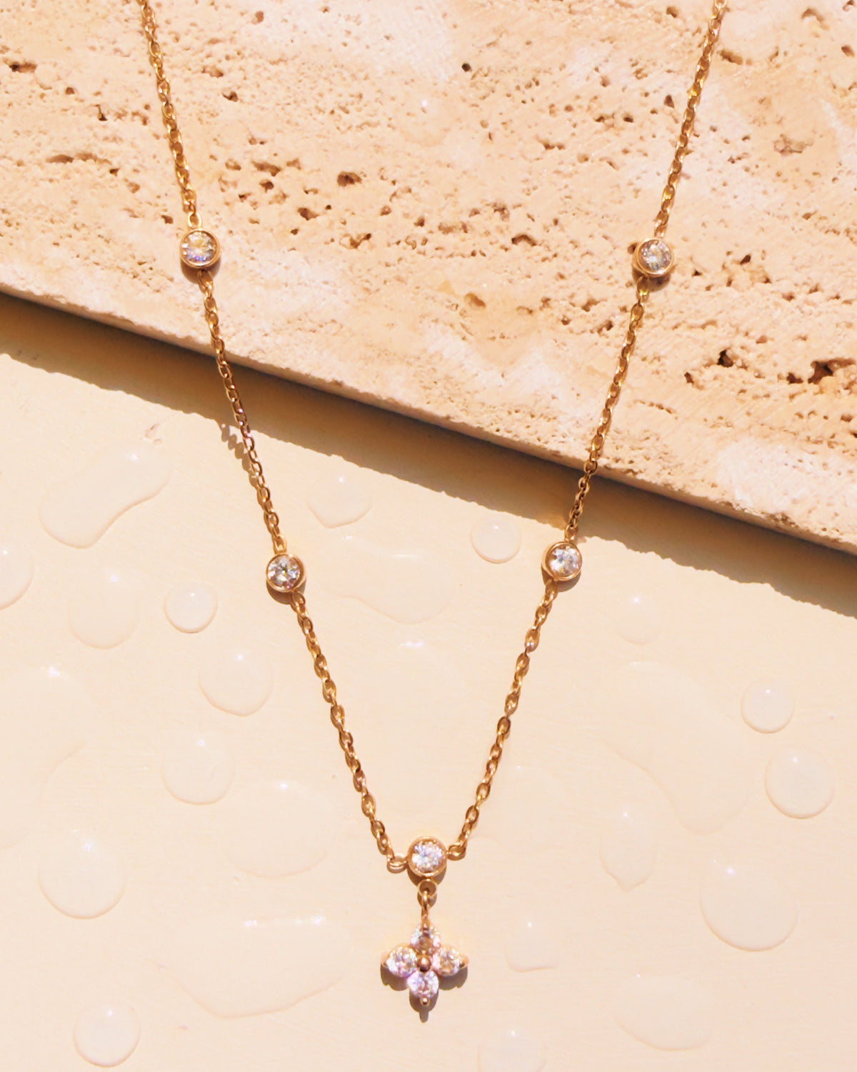 Marcelita Round Zircon Bezel Set Beads Zircon Clover Shaped Pendant Classic Link Chain Gold Necklace