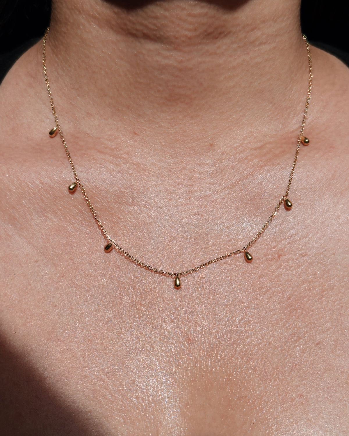 Arista Beaded Waterdrop Shaped Pendant Cable Link Chain Gold Necklace