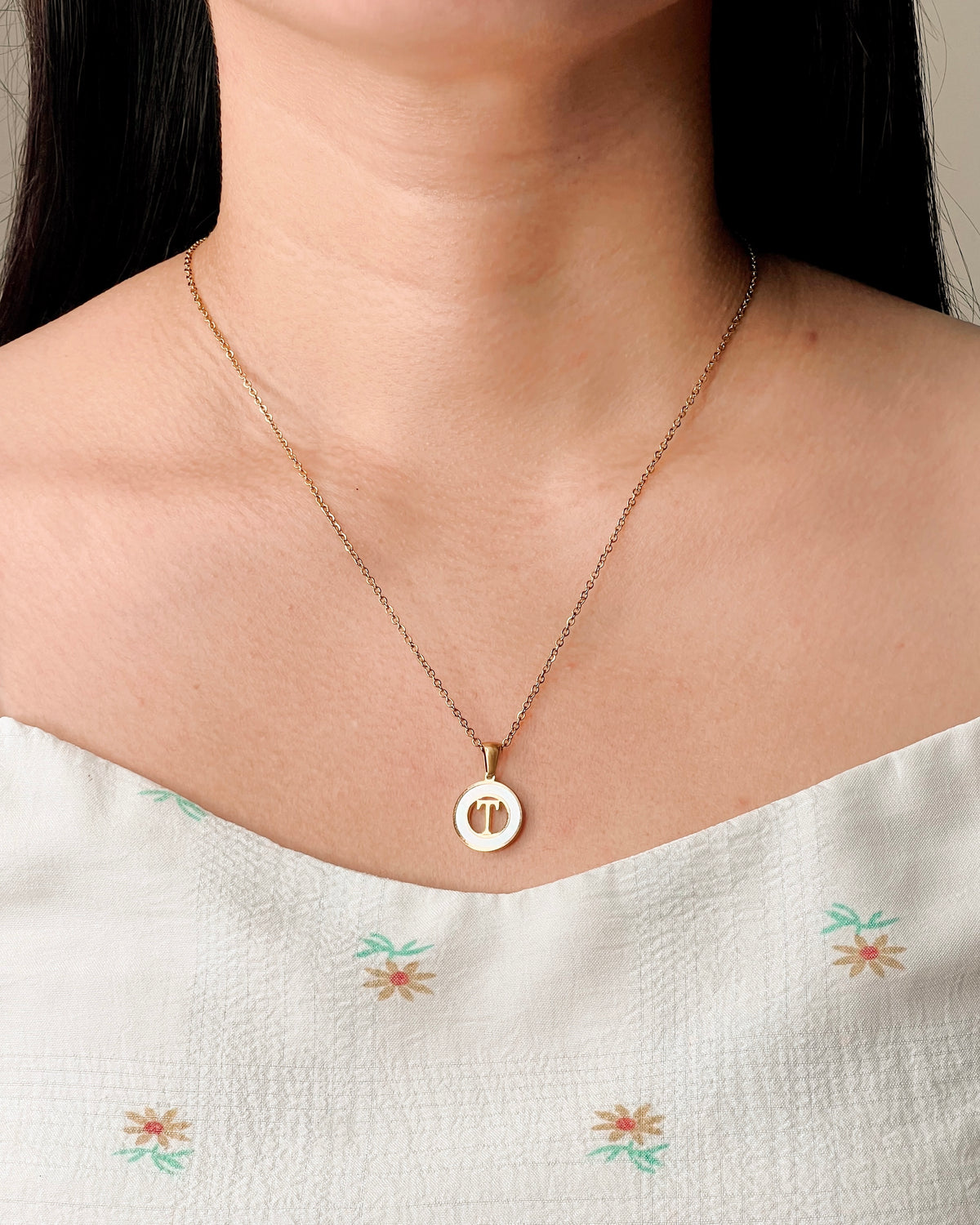 Abigail Letter Initials (A-Z) Shell Pendant Link Chain Gold Necklace