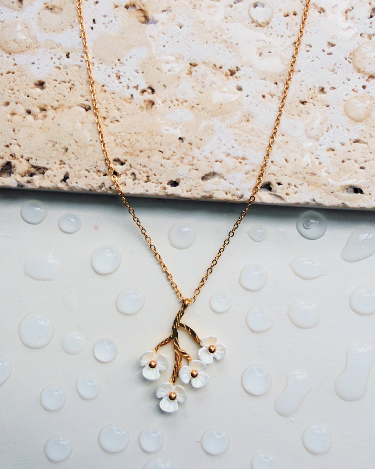 Zonina Branched Multi Shell Stone Flower Shaped Design Pendant Classic Link Chain Gold Necklace