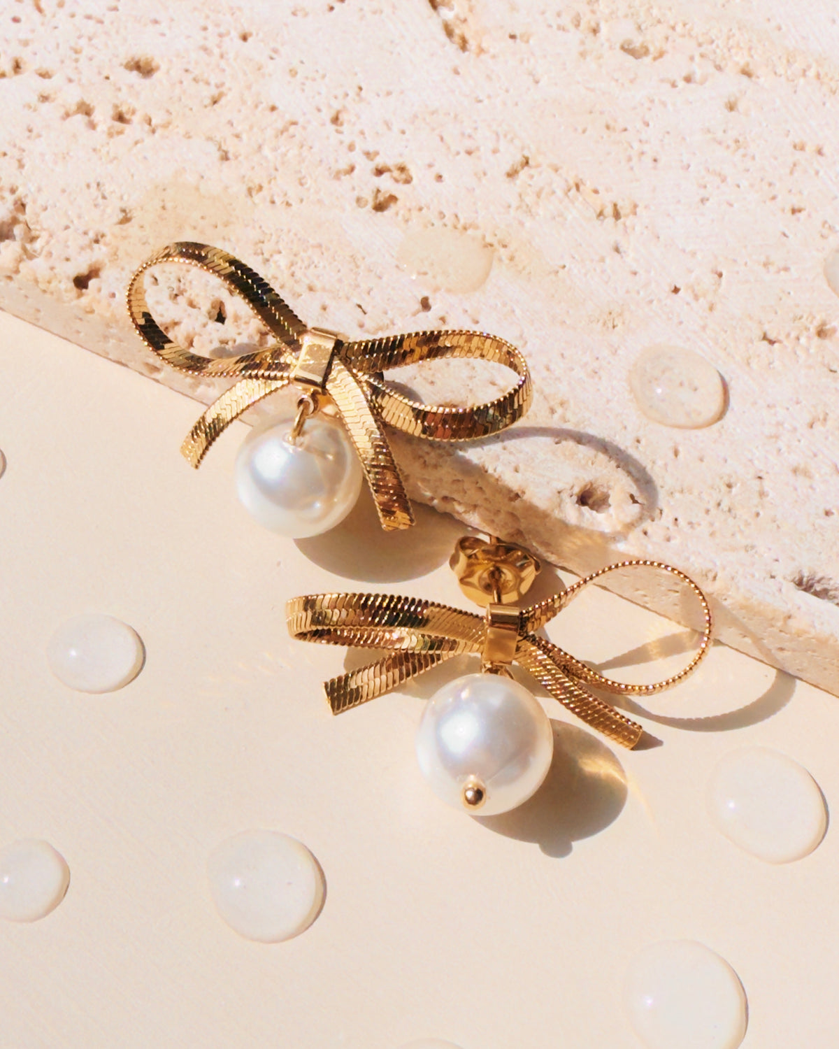 Nery Bow Ribbon Shaped Flat Snake Chain Design Gold Stud Round Pearl Drop Earrings