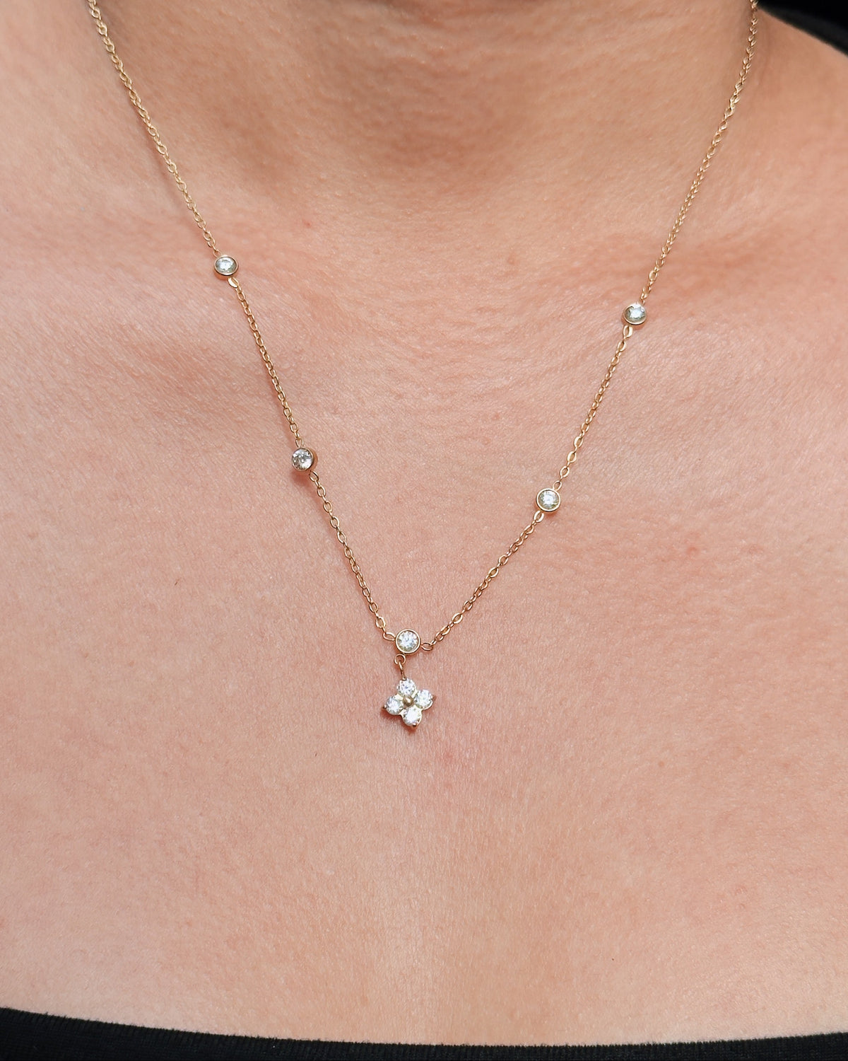 Marcelita Round Zircon Bezel Set Beads Zircon Clover Shaped Pendant Classic Link Chain Gold Necklace