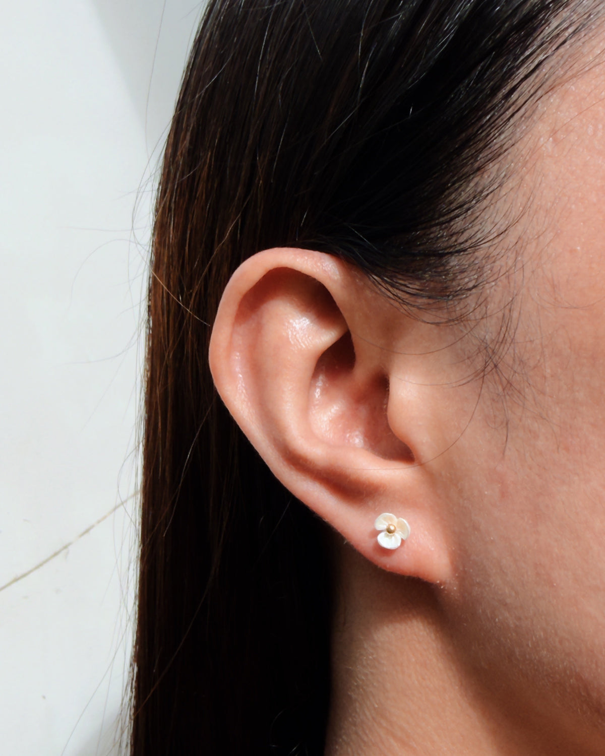 Noona White Petal Resin Flower Design Gold Stud Earrings