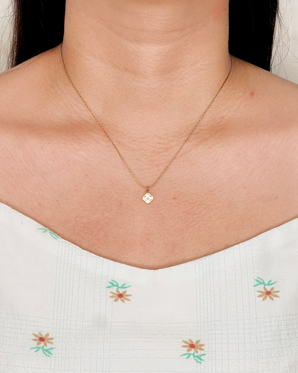 Jude Shell Clover Leaf Design Pendant Anchor Link Chain Gold Necklace