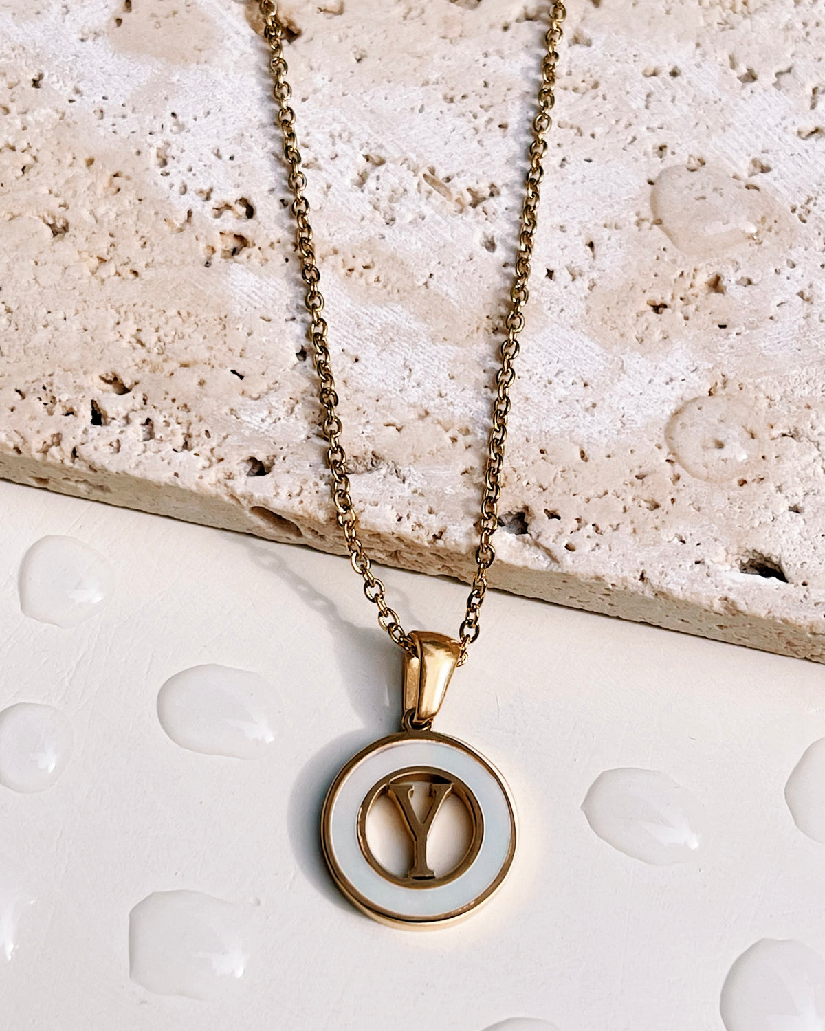Abigail Letter Initials (A-Z) Shell Pendant Link Chain Gold Necklace