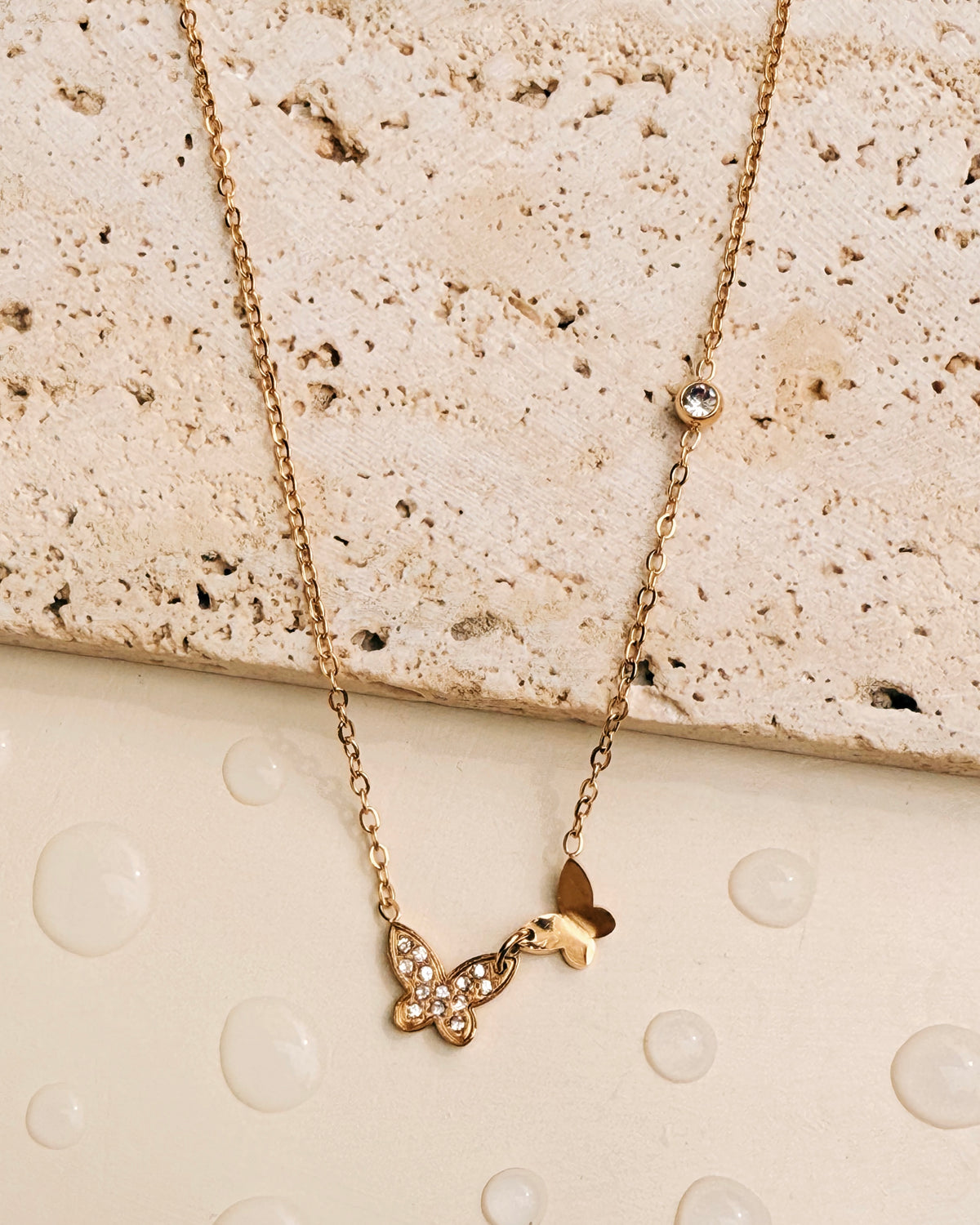 Hiraya Dual Butterfly Zircon Paved Pendants Rounded Zircon Bezel Set Side Pendant Classic Link Chain Gold Necklace