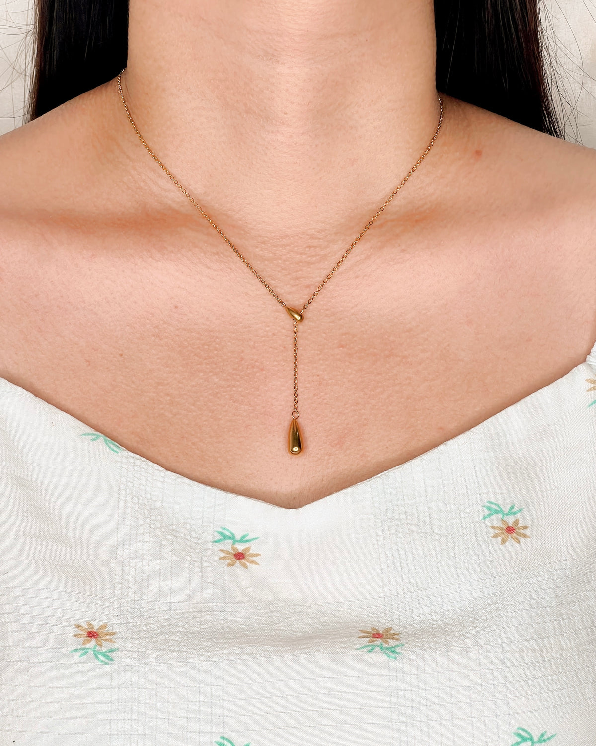 Naomi Waterdrop Dangle Pendant Link Chain Gold Necklace