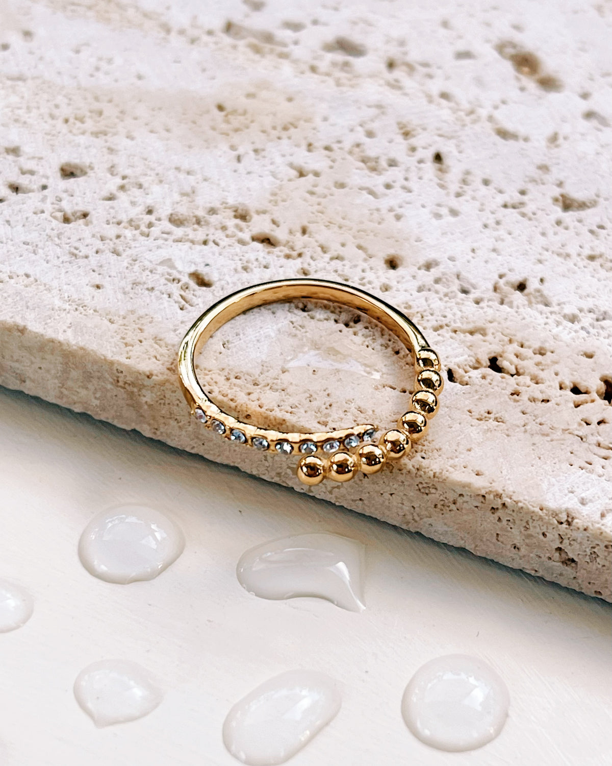 Gigi Zircon Paved and Ball Beads Interlock Design Minimalist Gold Ring