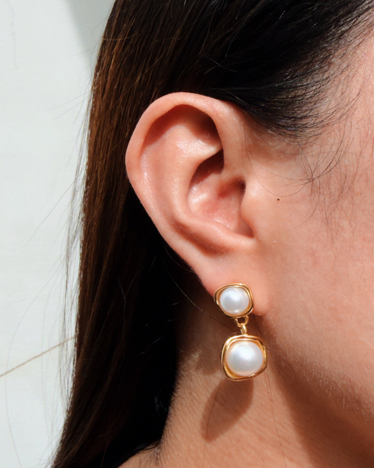 Nicole Small Round Pearl Inlaid Set Stud Big Round Pearl Inlaid Set Gold Drop Earrings