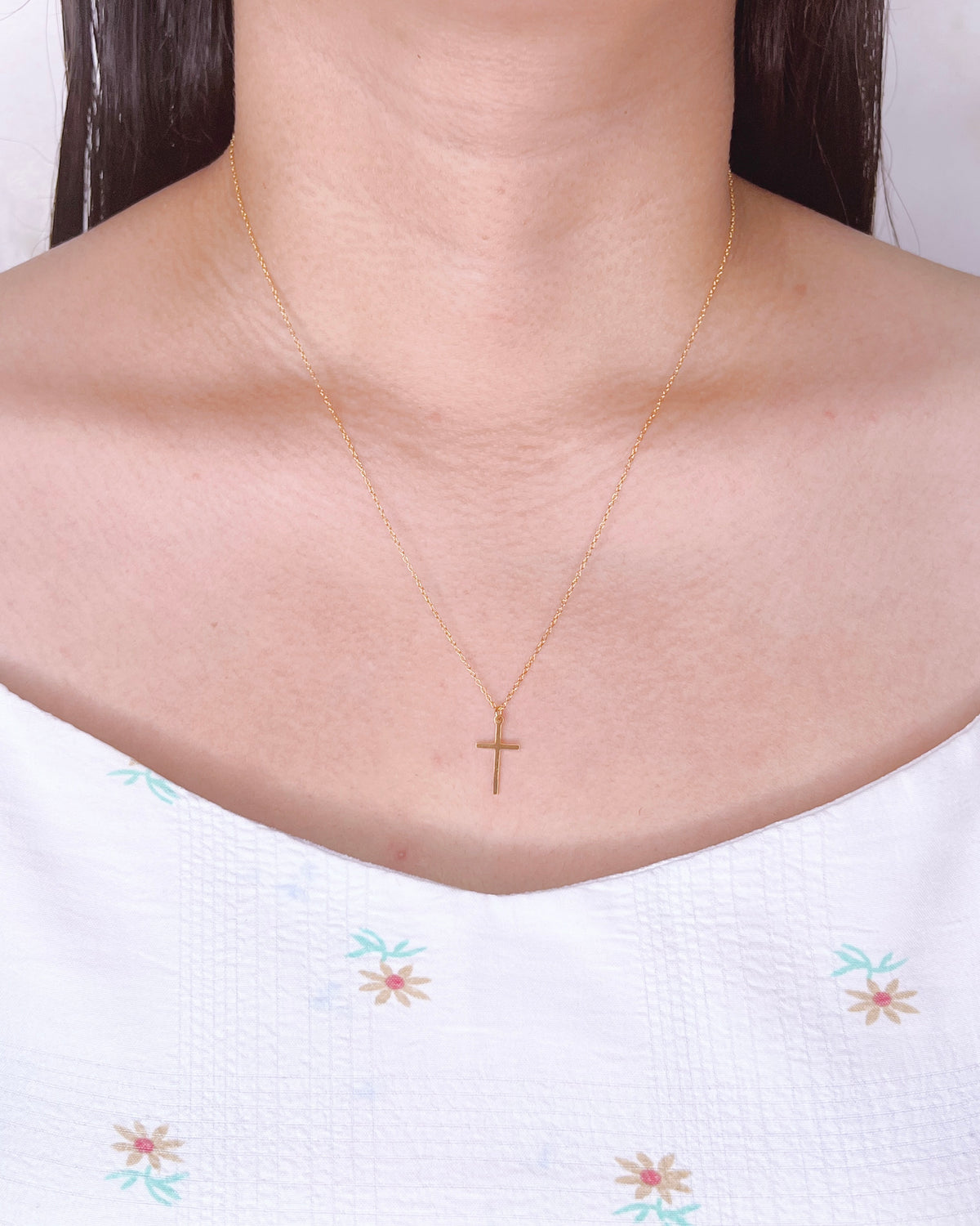 Barbara Minimalist Cross Pendant Link Chain Gold Necklace