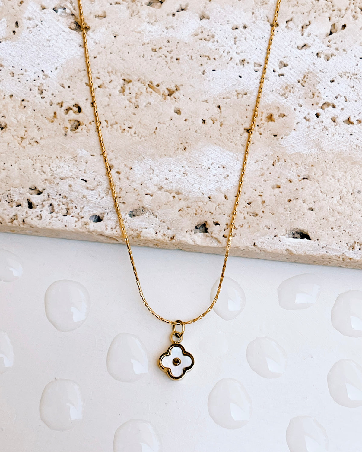Jude Shell Clover Leaf Design Pendant Anchor Link Chain Gold Necklace