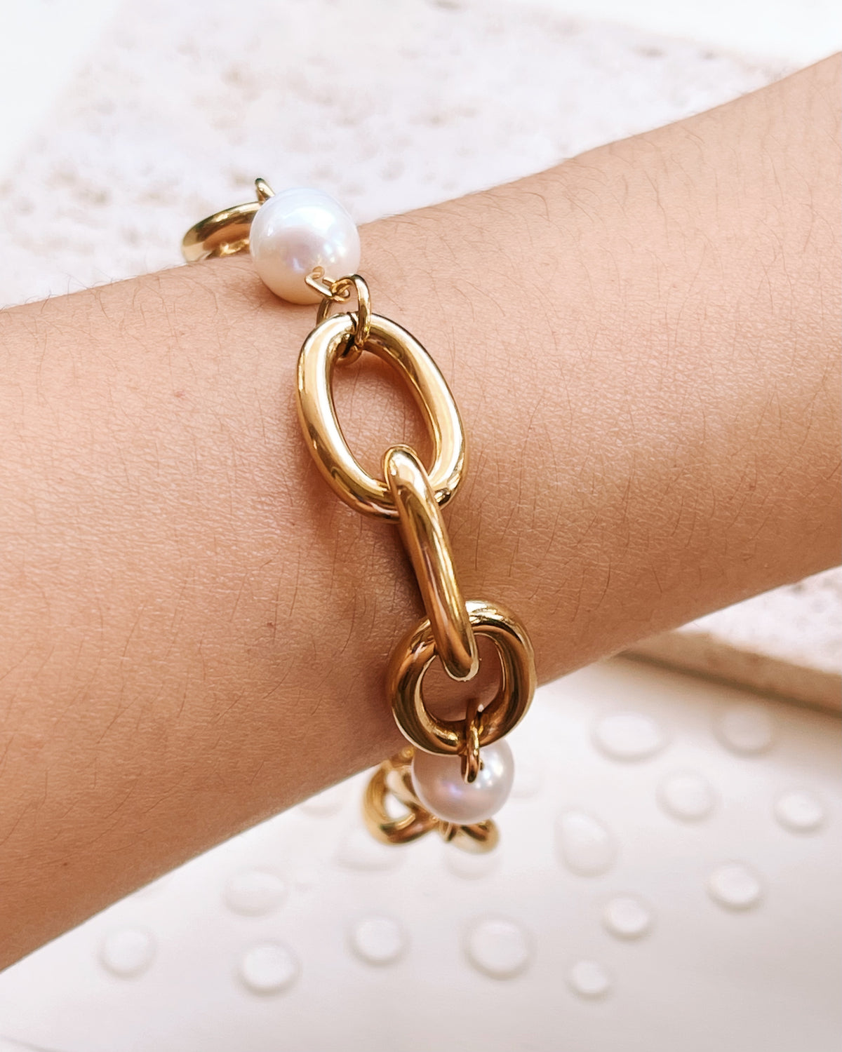 Eleanor Chunky Oval Chain Linked Baroque Freshwater Pearls Gold Bracelet