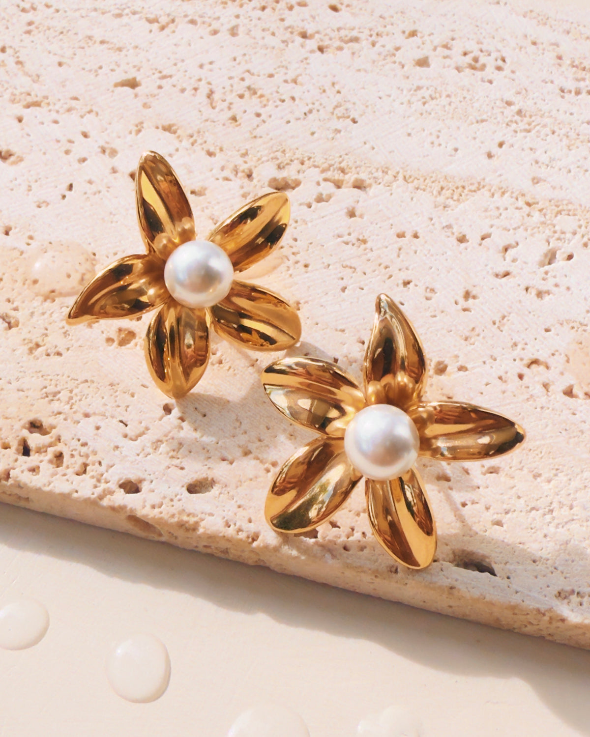Melrose Smooth Long Petal Flower Shaped Round Pearl Pollen Design Gold Stud Earrings