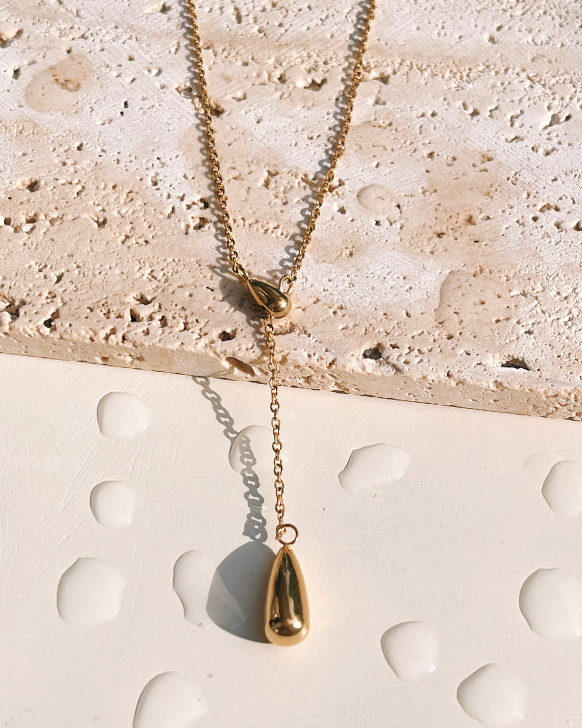 Naomi Waterdrop Dangle Pendant Link Chain Gold Necklace