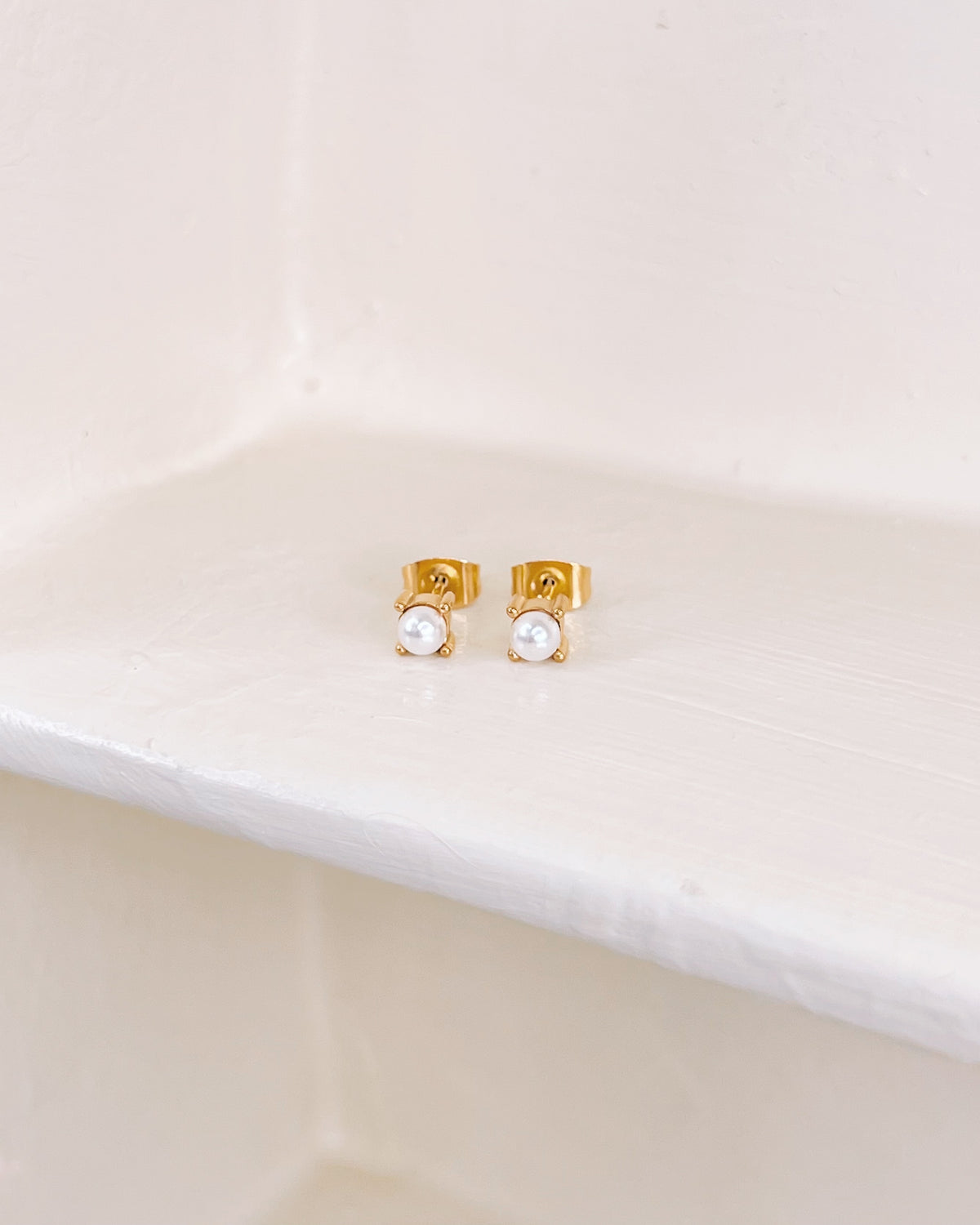 Taylor Mini Classic Round Imitation Pearl Gold Studs