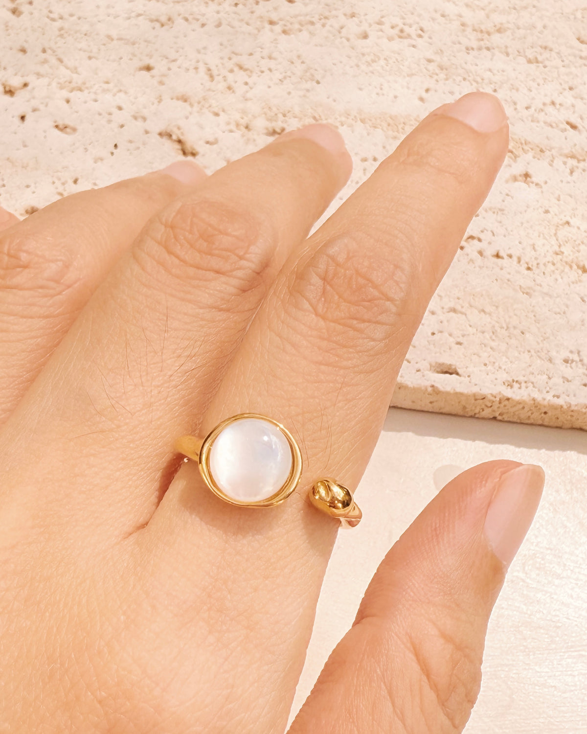 Irvina Dual Top Head Round Flat Inlaid Set Shell Stone Large Tip Design Layered Look Gold Open Ring