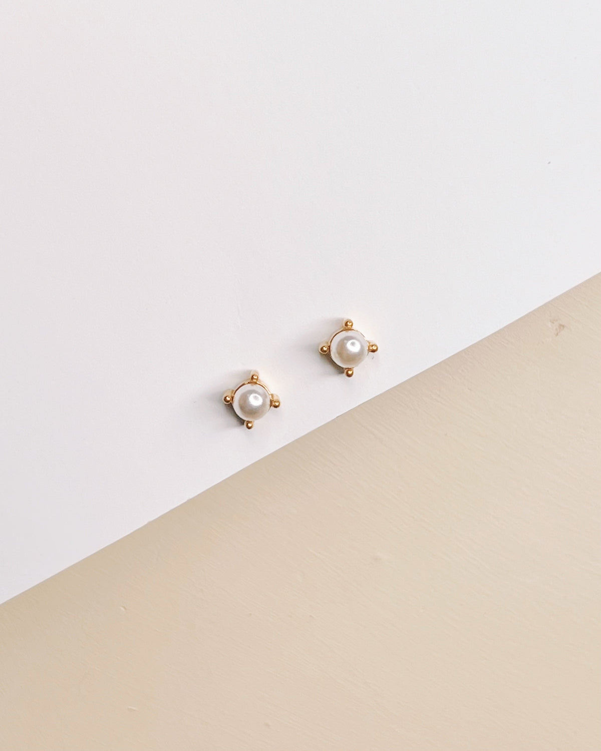 Taylor Mini Classic Round Imitation Pearl Gold Studs