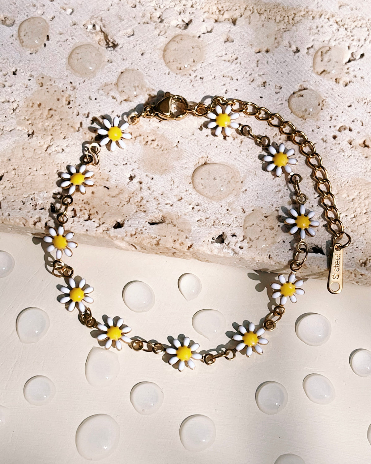 Alba White Daisy Link Gold Chain Bracelet