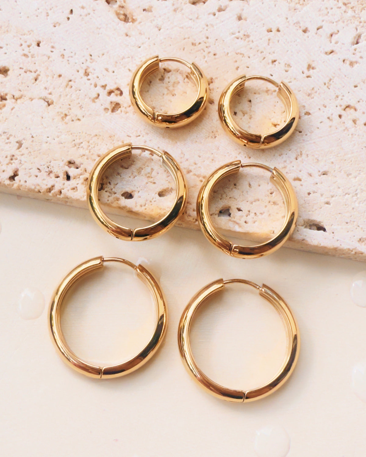 Lyra Classic Flat Rounded Smooth Gold Hoops