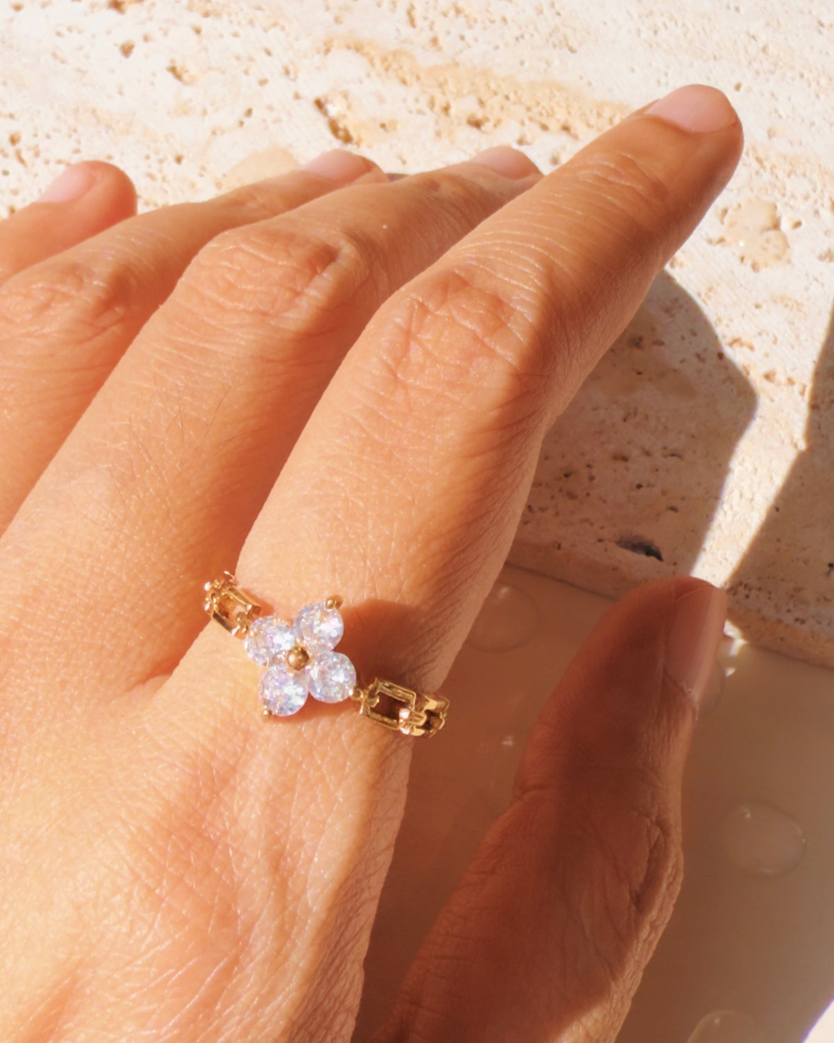 Pattie Zircon Clover Leaf / Flower Chain Top Head Design Gold Ring