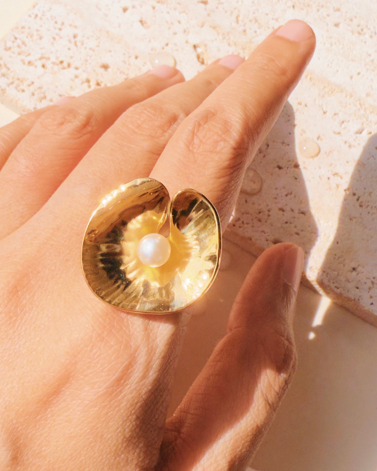Petra Pearl Inlaid Chunky Shell Shaped Top Head Design Thin Band Open Ring