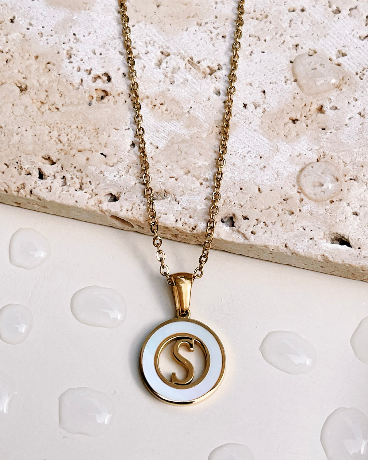 Abigail Letter Initials (A-Z) Shell Pendant Link Chain Gold Necklace