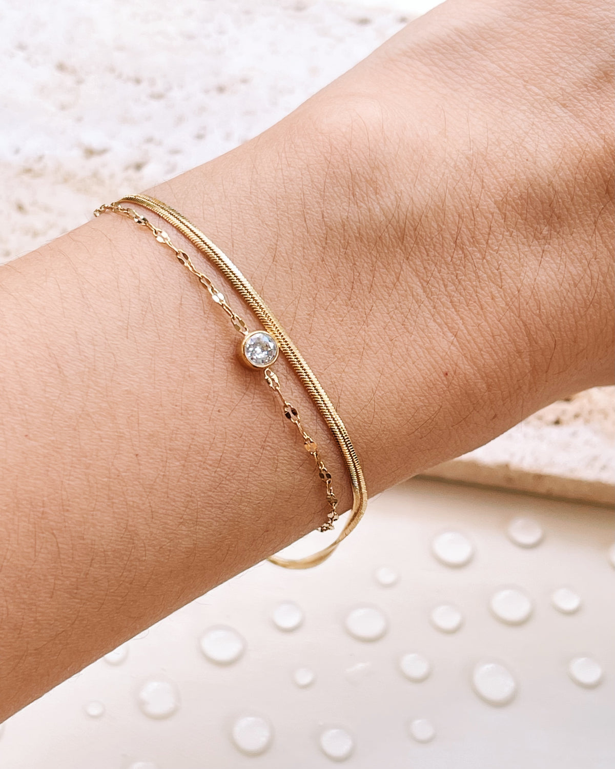 Elise Double Layer Snake Chain Lace Link Chain Bezel Round Zircon Pendant Gold Bracelet