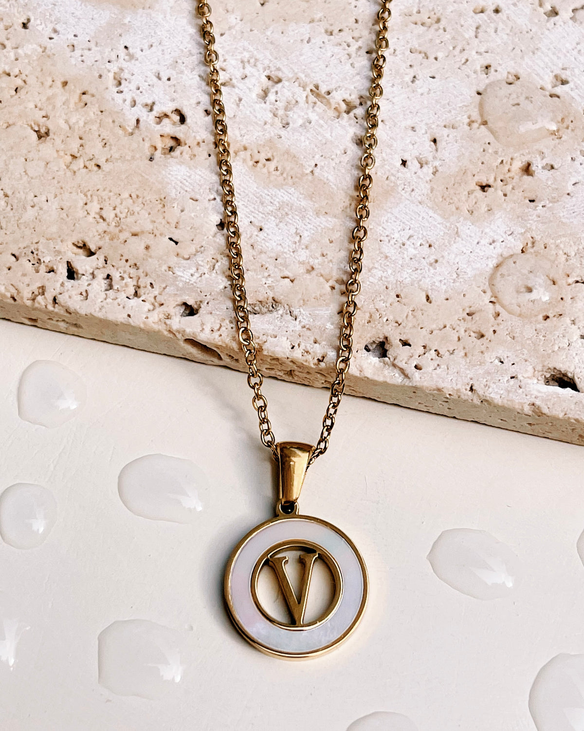 Abigail Letter Initials (A-Z) Shell Pendant Link Chain Gold Necklace