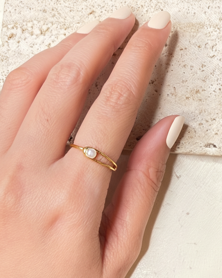 Felvessa Dainty Pearl Inlaid Set Hollow Design Top Head Gold Ring