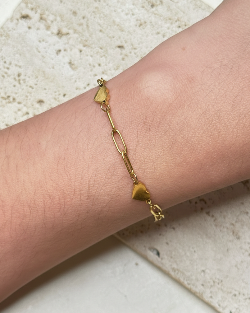 Jeralyn Heart Shaped Charm Pendants Small Paperclip Chain Gold Bracelet