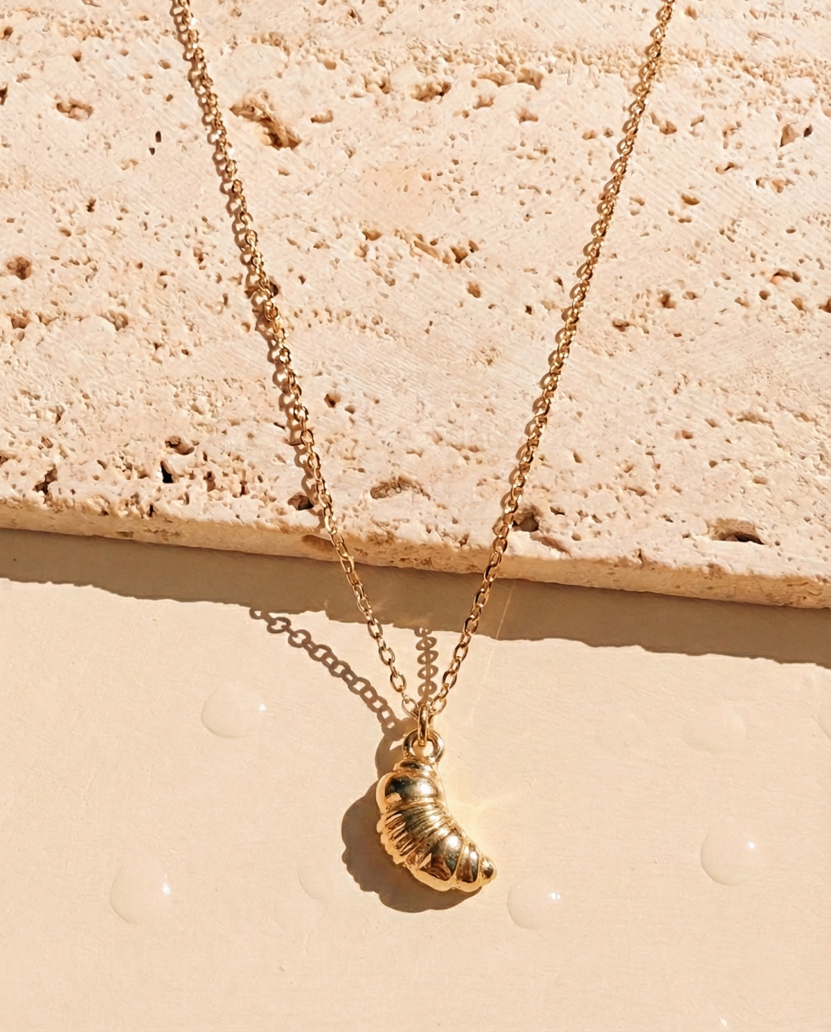 Wavina Croissant Shaped Pendant Classic Link Chain Gold Necklace
