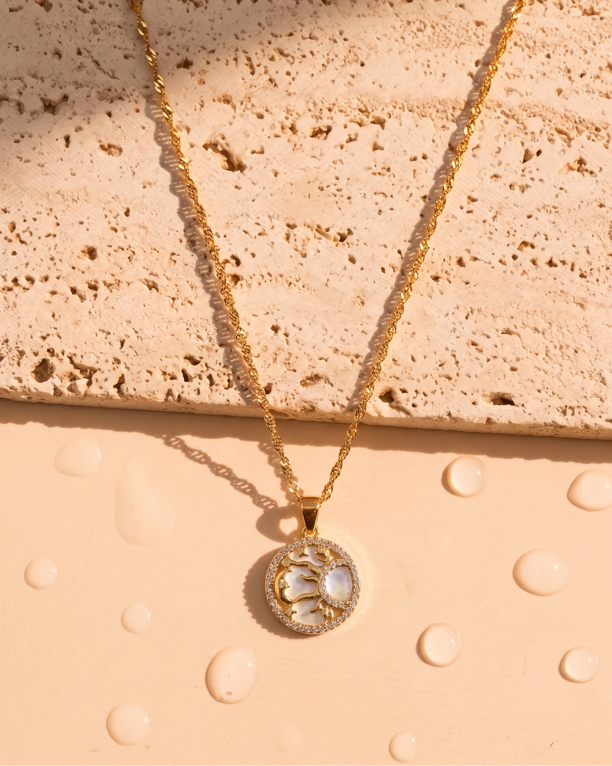 Catherine Zircon Paved Frame Sun Moon Shell Stone Pendant Twisted Thin Link Chain Design Gold Necklace
