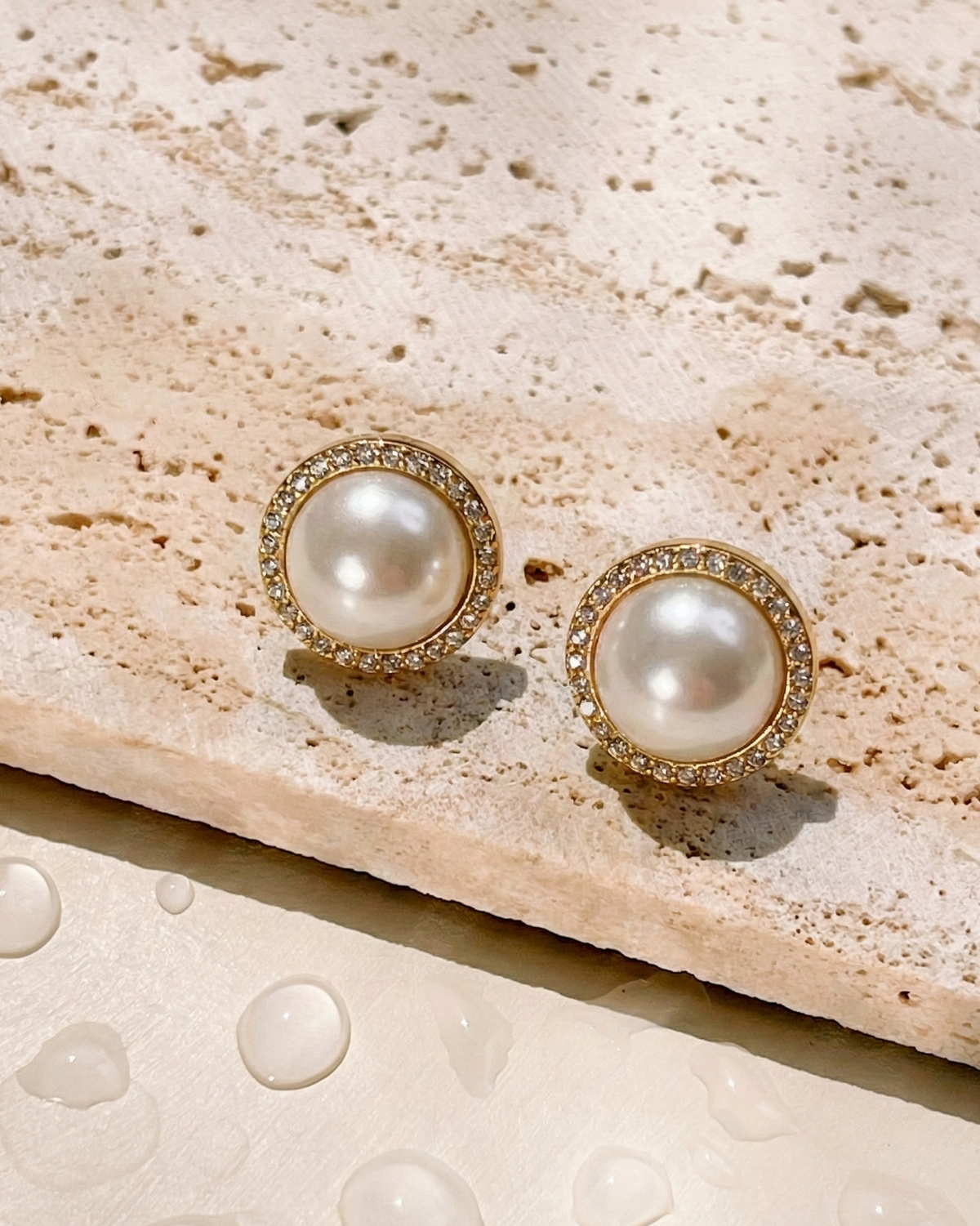 Cintra Round Pearl Inlaid Zircon Paved Ring Design Gold Studs