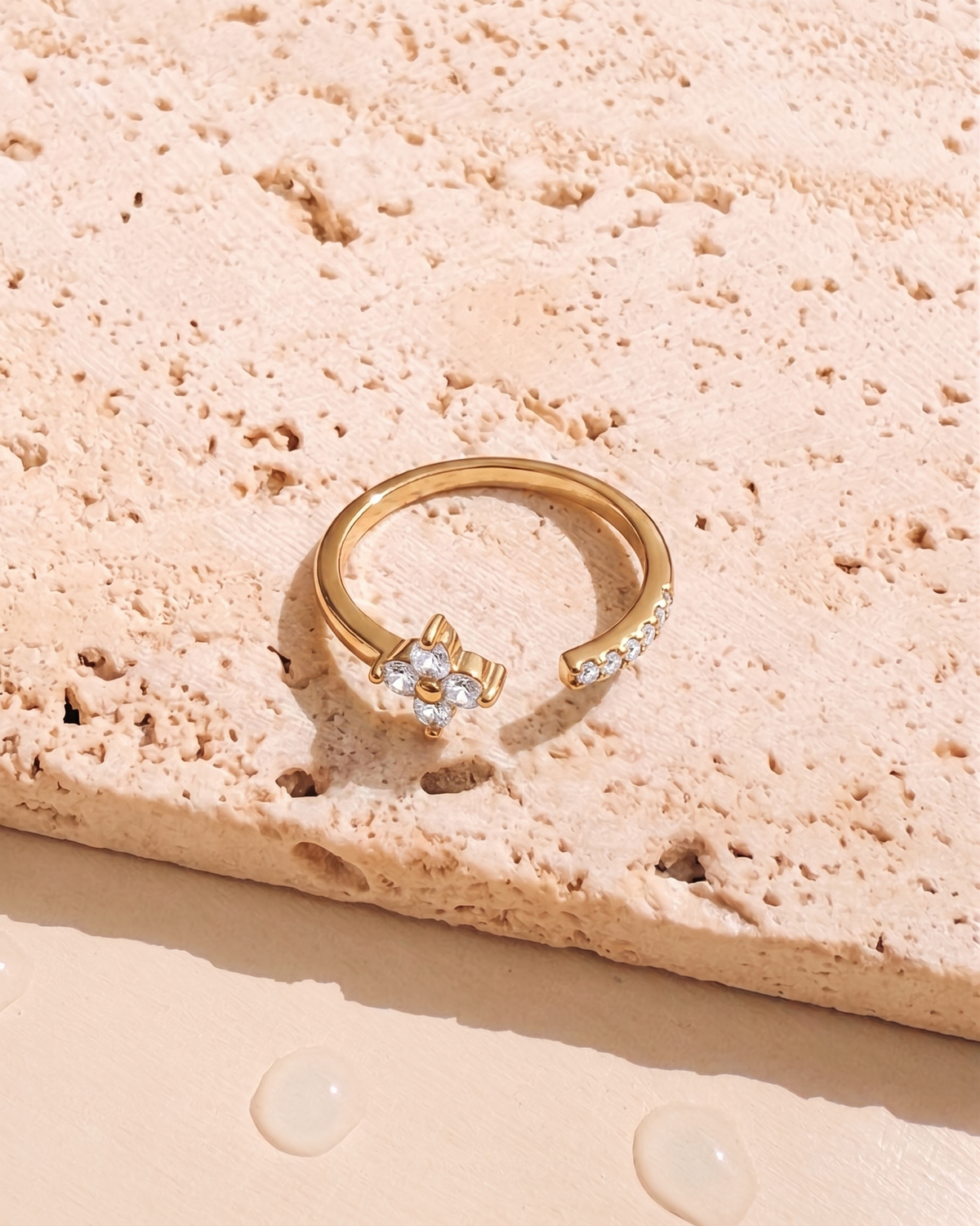Donna Clover Zircon Paved Top Design Minimalist Gold Open Ring