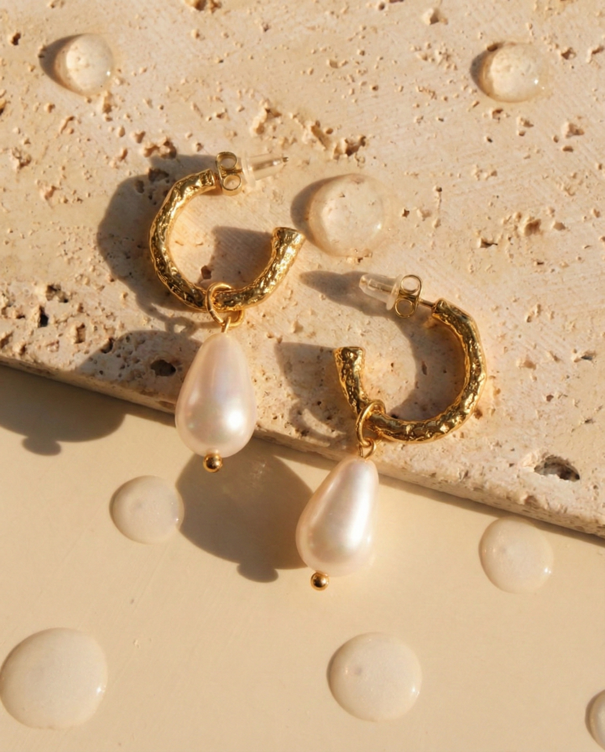 Evalora Textured Irregular C-Shaped Design Gold Hoop Waterdrop Resin Pearl Drop Earrings