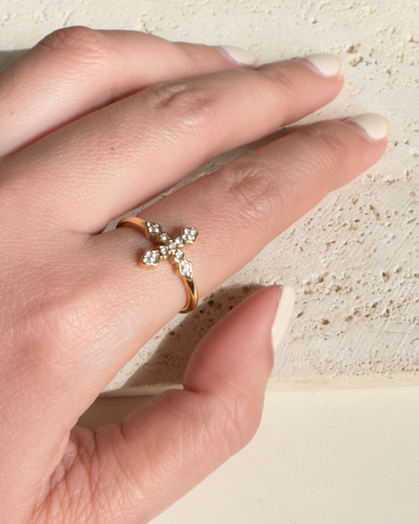 Fielle Round Zircon Inlaid Setting Symmetrical Cross Design Centerpiece Gold Ring