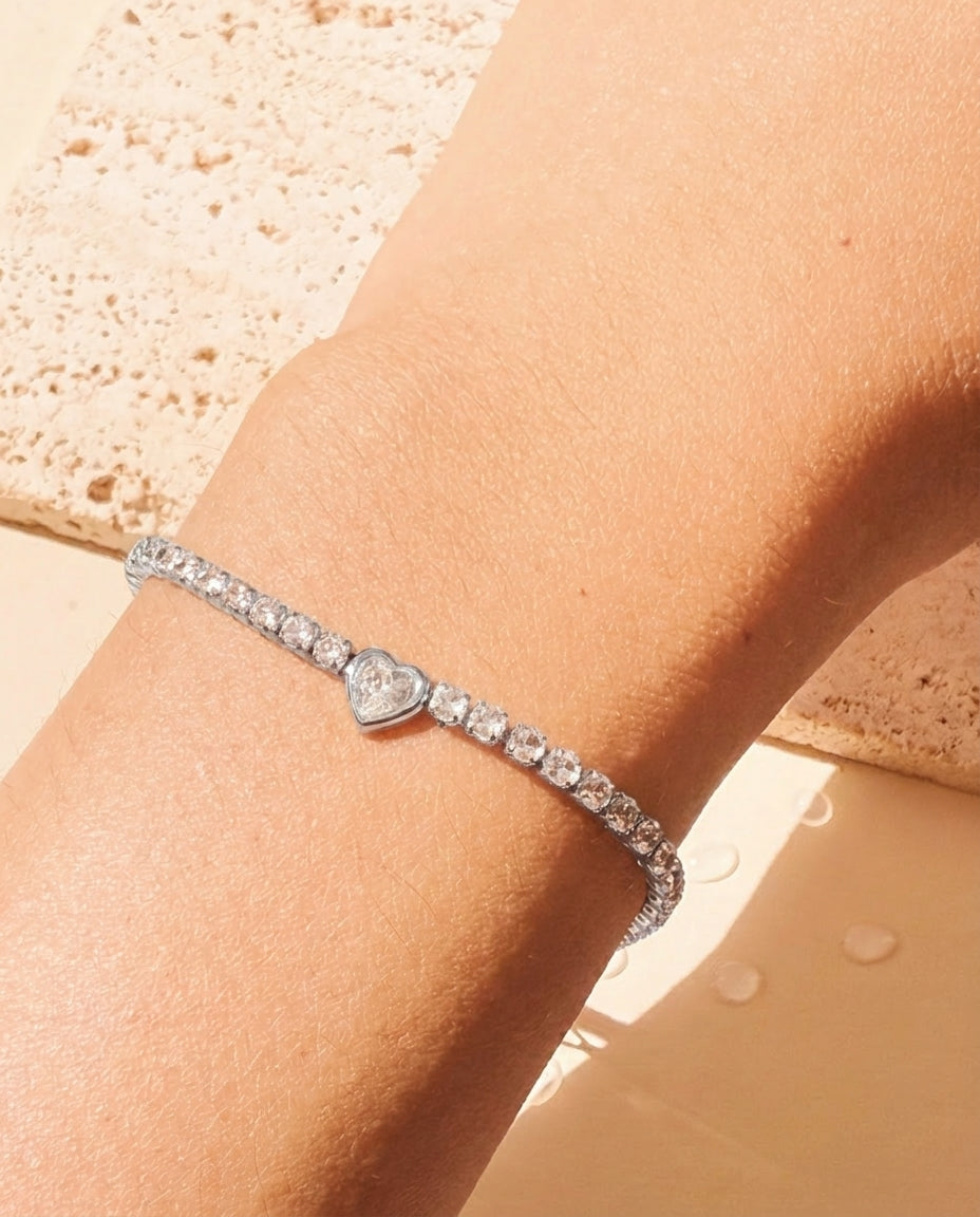 Hailey (Silver) Zircon Rounded Bezel Set Tennis Chain Heart Shaped Zircon Inlaid Centerpiece Pendant Design Silver Bracelet