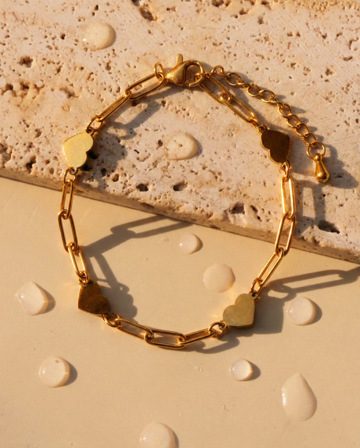 Jeralyn Heart Shaped Charm Pendants Small Paperclip Chain Gold Bracelet