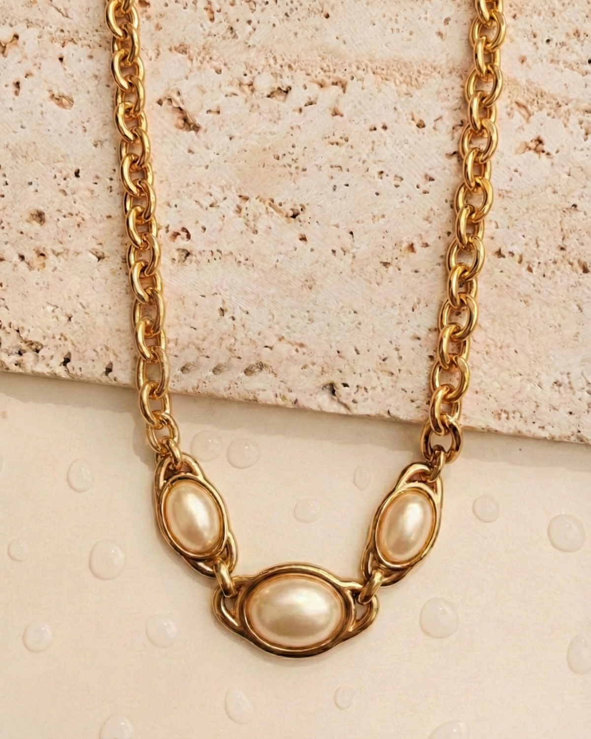Kalyre Shiny Pearl Trio Inlaid Set Thick Round Link Chain Gold Necklace