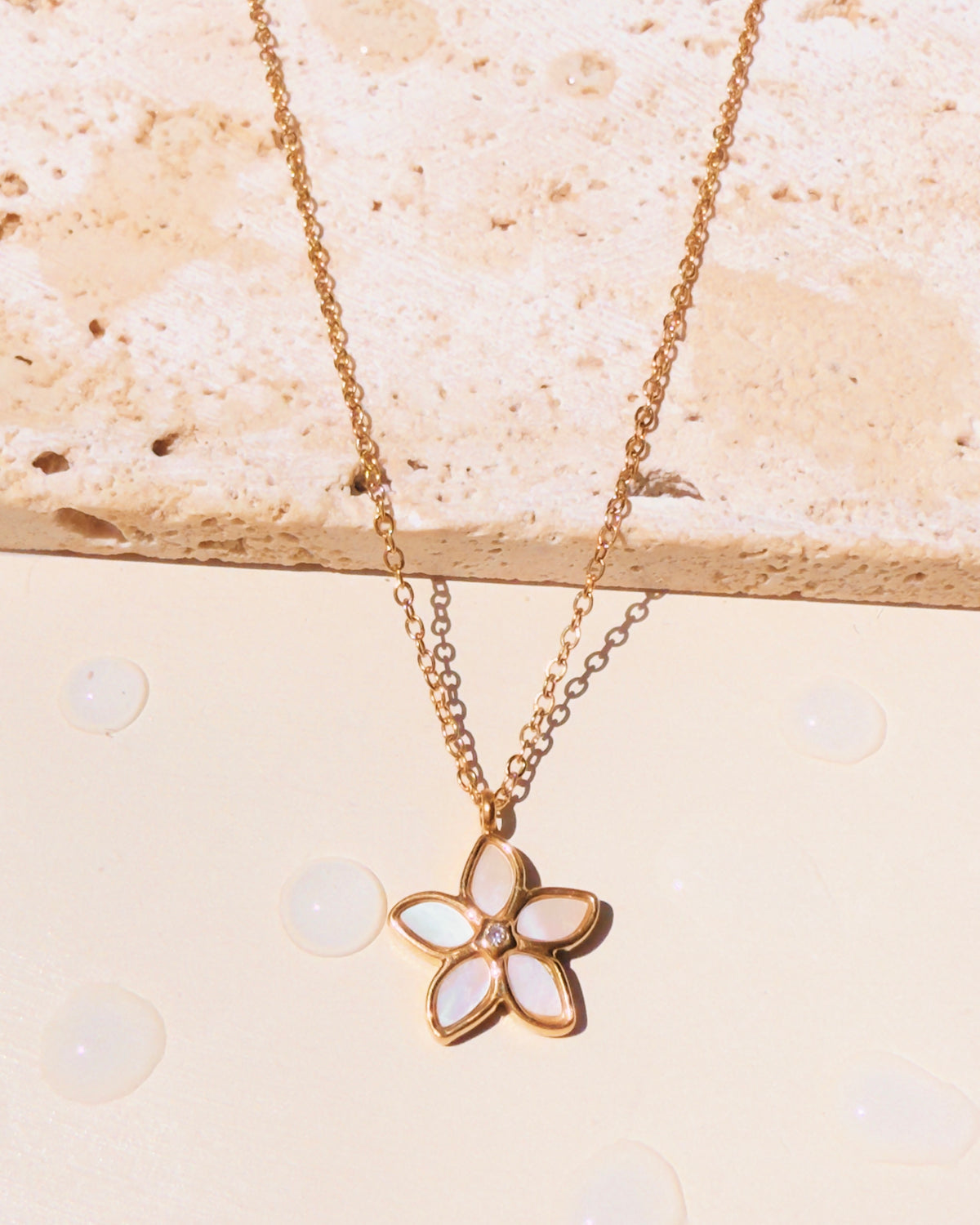 Margie Chunky Flower Shaped Shell Stone Petal Zircon Center Design Pendant Thin Cable Link Chain Gold Necklace