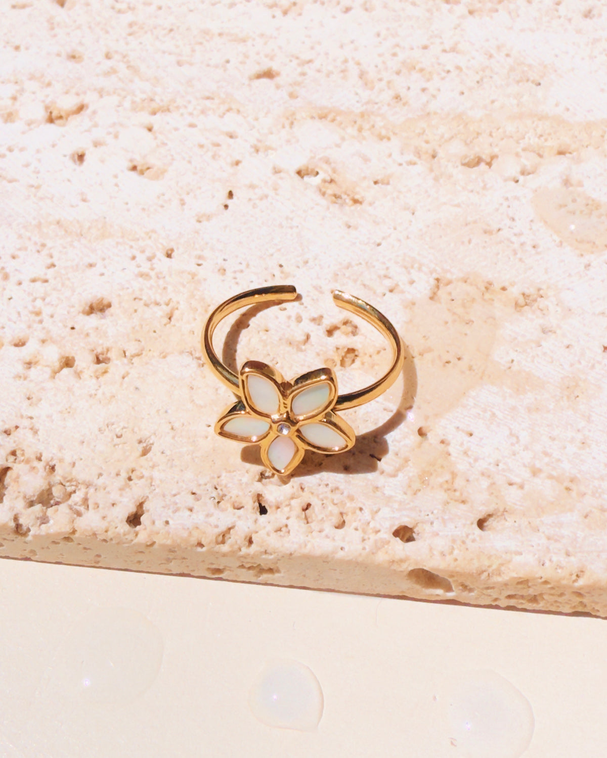 Mela Top Head Flower Shaped Shell Stone Petal Zircon Center Pollen Design Gold Open Ring