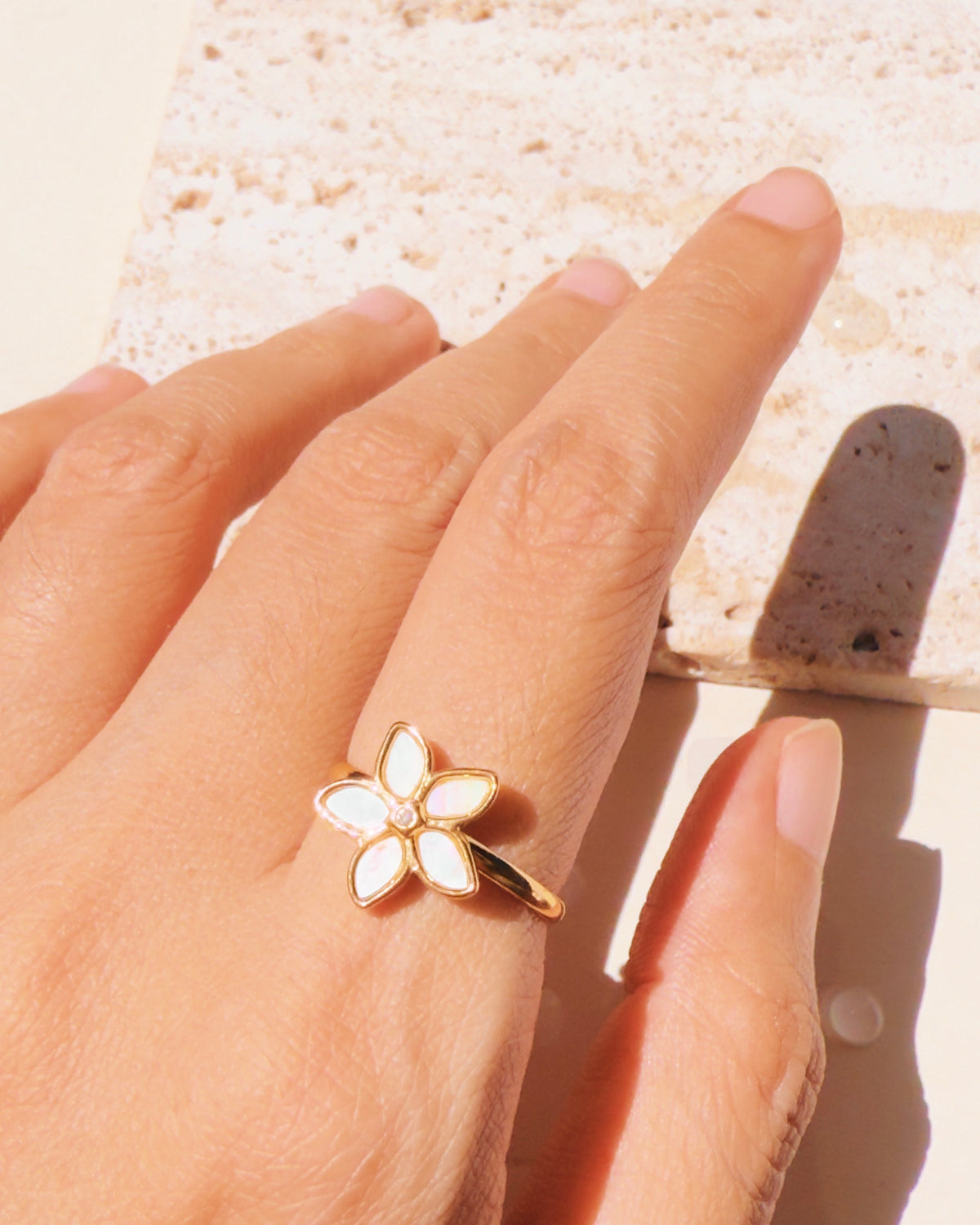 Mela Top Head Flower Shaped Shell Stone Petal Zircon Center Pollen Design Gold Open Ring