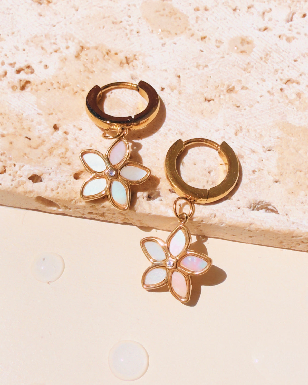 Merlina Classic Flat Round Huggies Flower Shaped Shell Stone Zircon Center Pollen Design Gold Drop Earrings