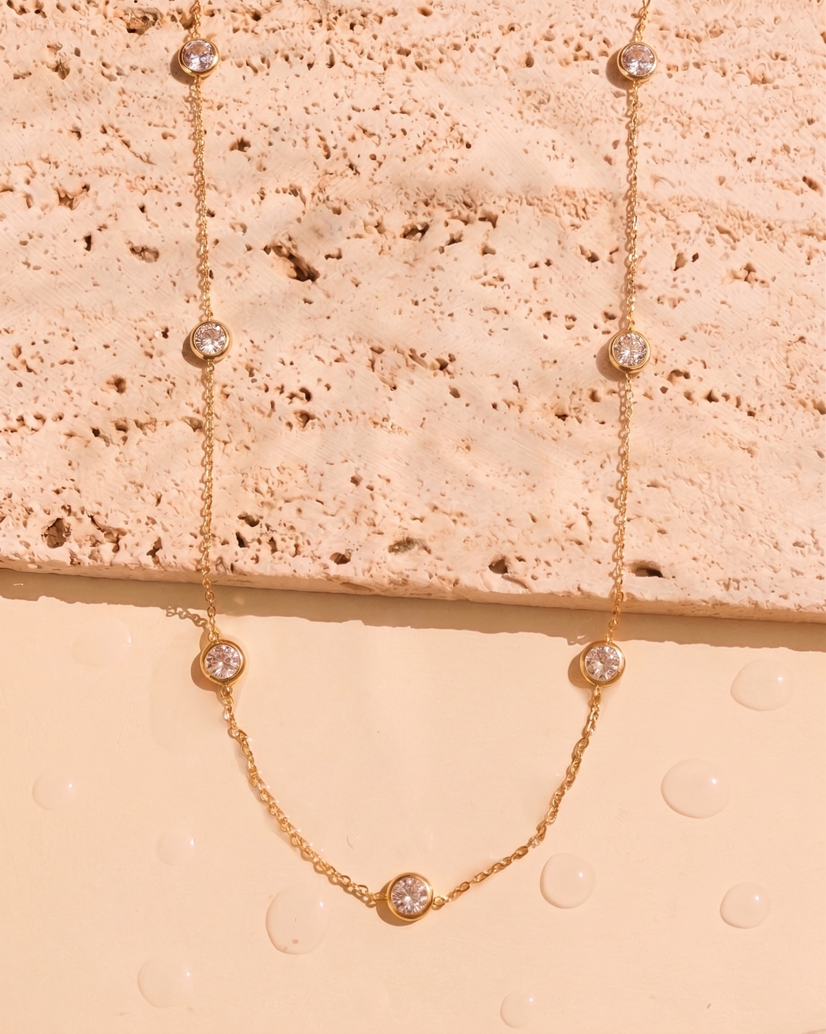 Millie Round Clear Zircon Inlaid Bezel Set Beaded Design Pendant Classic Link Chain Gold Necklace