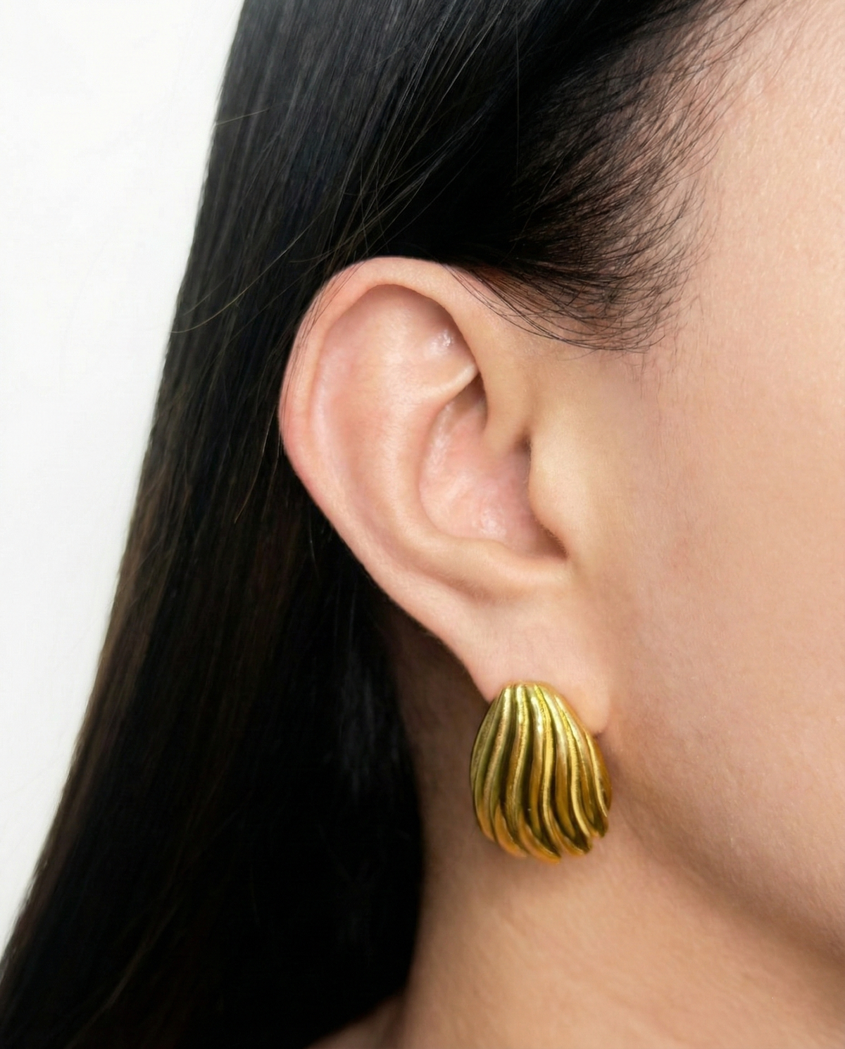 Rilavyn Egg Shaped Wavy Stripe Design Gold Studs