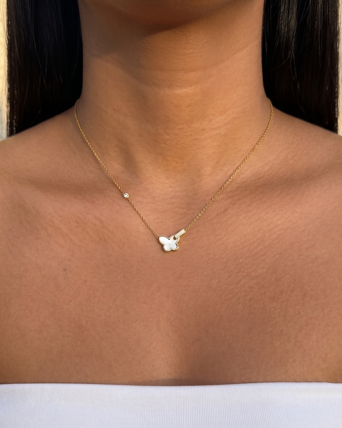 Seanna Zircon Paved Bar Shell Stone Butterfly Shaped Pendant Round Zircon Side Pendant Classic Thin Link Chain Gold Necklace