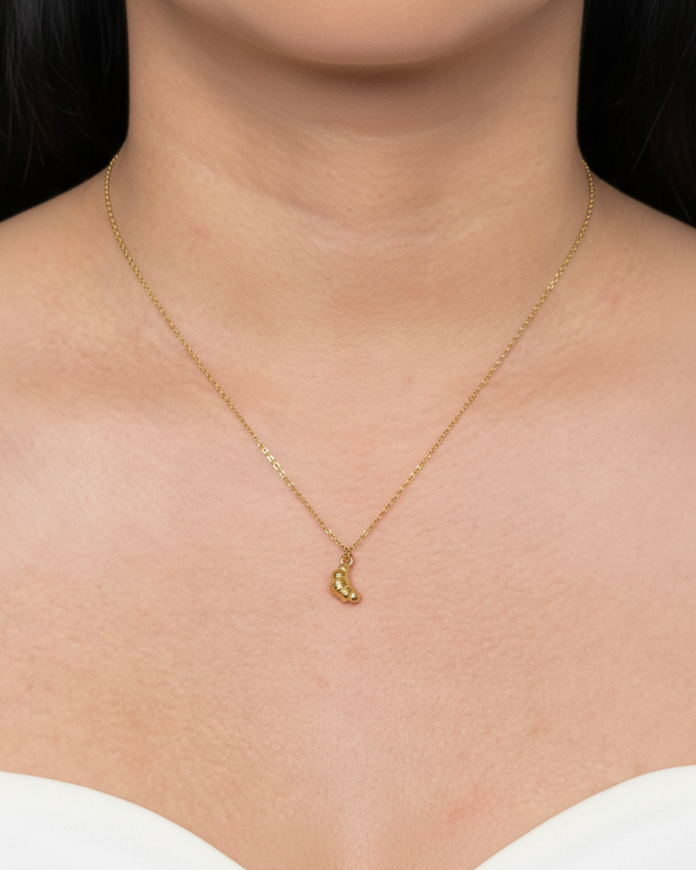 Wavina Croissant Shaped Pendant Classic Link Chain Gold Necklace